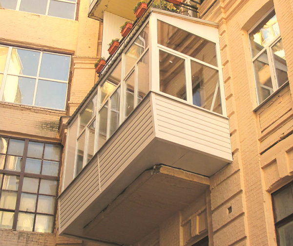 Балкон с выносом по полу